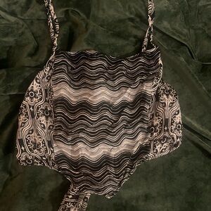 SO Black and White Wave Floral Crop Top Tank